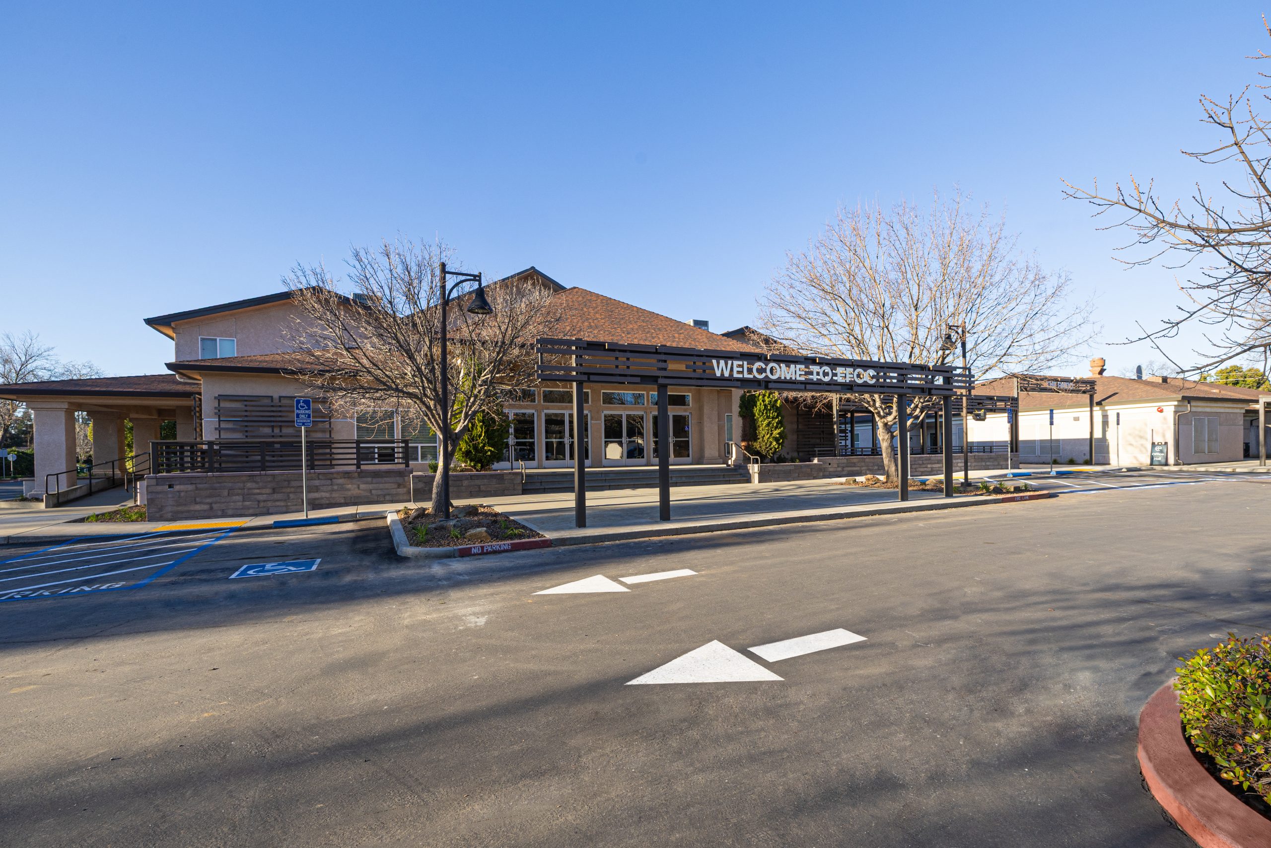 Welcome signage and exterior branded environment at the main entry of Evangelical Free Church of Chico by Enviropop